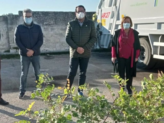 Dalla CISL 300 piante consegnate a Mesagne per omaggiare le 141 nascite in città del 2019