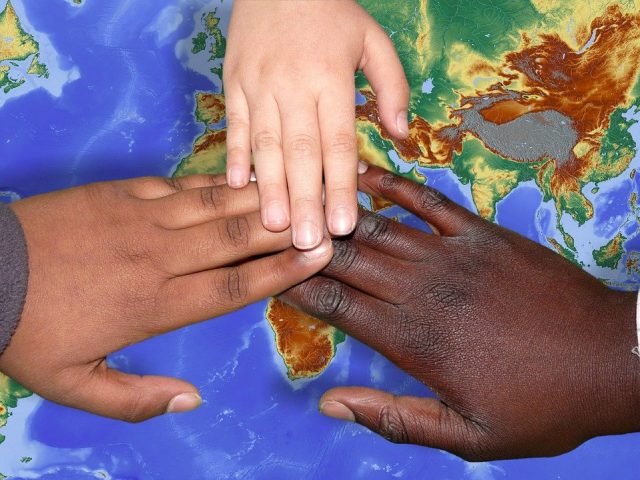 Siano rimosse le tante criticità burocratiche dei servizi all’immigrazione